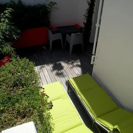 Des Canuts Bed & Breakfast 2*